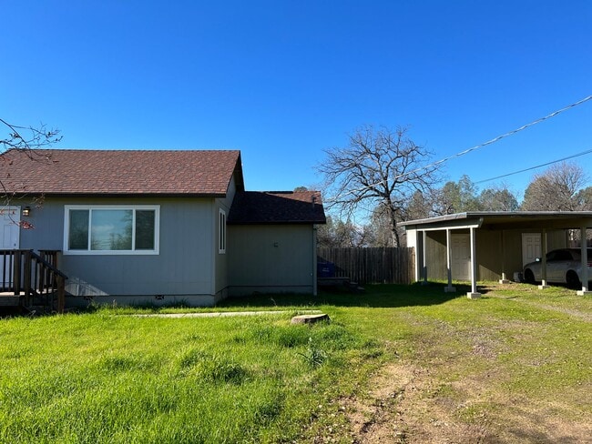 2218 Oxford Rd in Redding, CA - Building Photo - Building Photo