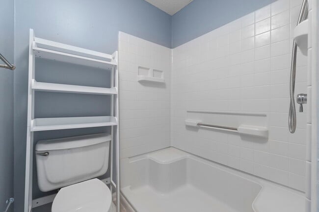 1100 Shoreline Dr in Gulf Breeze, FL - Building Photo - Building Photo