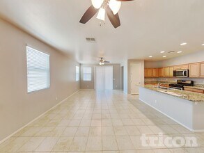 41038 W Portis Dr in Maricopa, AZ - Foto de edificio - Building Photo