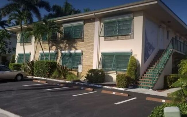 property at 120 Isle of Venice Dr