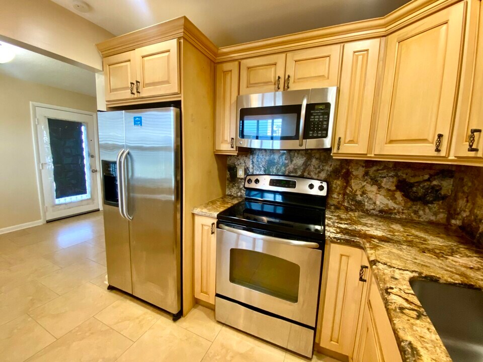 843 Flanders S in Delray Beach, FL - Building Photo