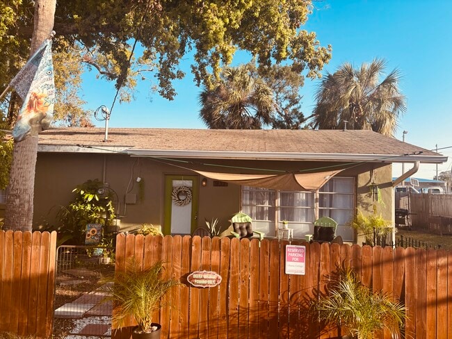 931 Florida Ave in Palm Harbor, FL - Building Photo - Building Photo