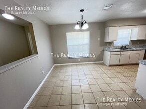 13775 SE 41st Ct in Summerfield, FL - Foto de edificio - Building Photo