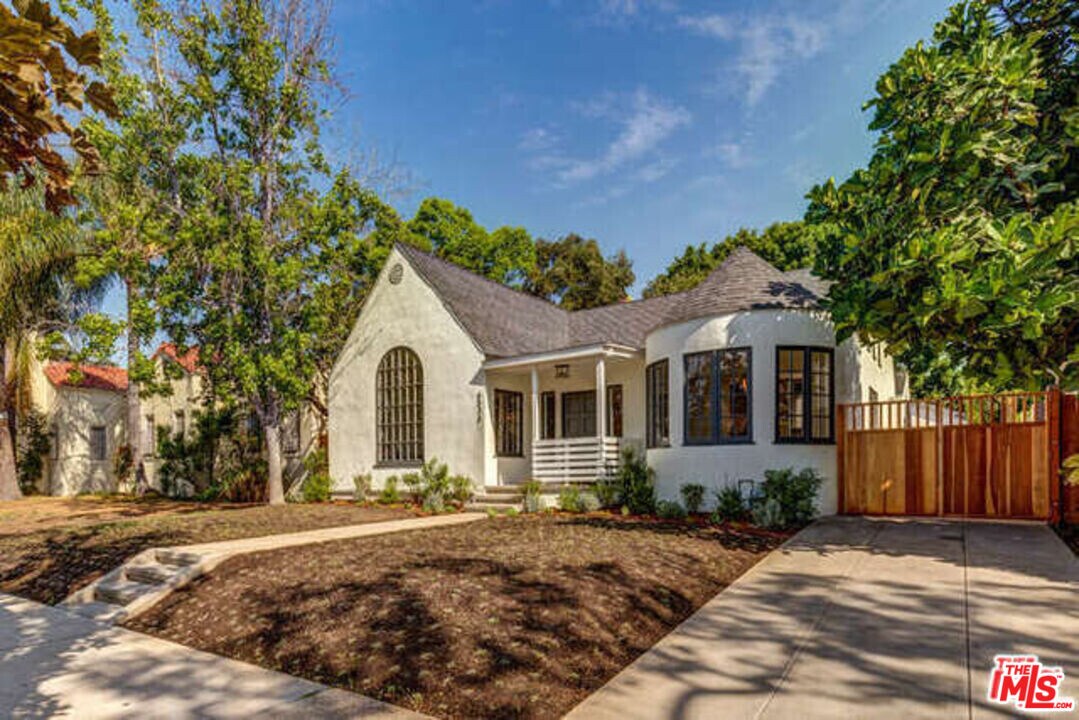6533 Hayes Dr in Los Angeles, CA - Building Photo