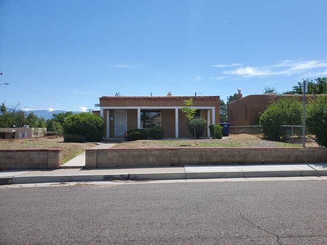 1144 Princeton Dr NE in Albuquerque, NM - Building Photo - Building Photo