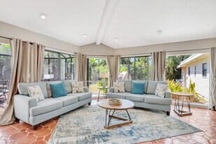 1266 Michigan Ave in Naples, FL - Building Photo