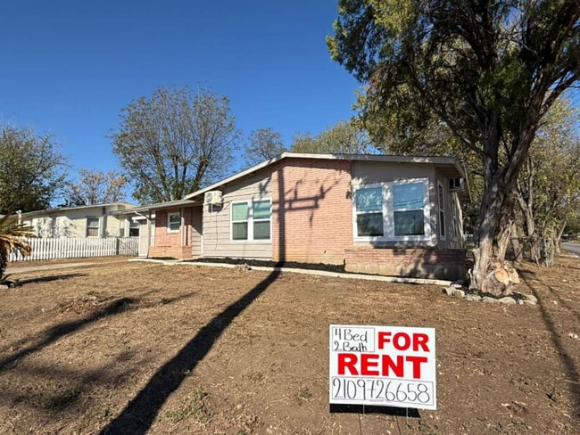 331 Lanark Dr in San Antonio, TX - Foto de edificio - Building Photo