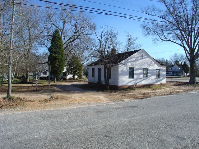 1505 S Main St in Greenwood, SC - Foto de edificio