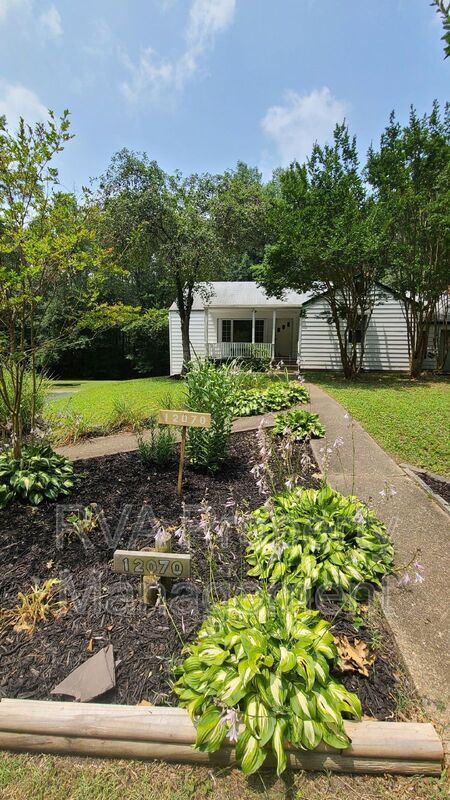 12070 Karen Dr in Ashland, VA - Building Photo - Building Photo