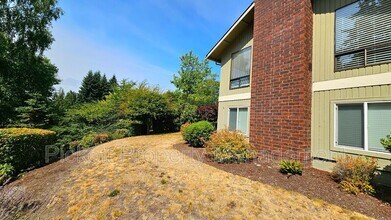 1058 NE Sol Vei St in Poulsbo, WA - Building Photo - Building Photo