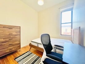Furnished room/NOT APARTMENT in Brooklyn, NY - Building Photo