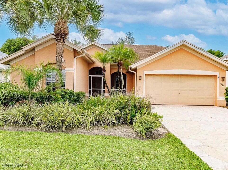 7625 Citrus Hill Ln in Naples, FL - Foto de edificio
