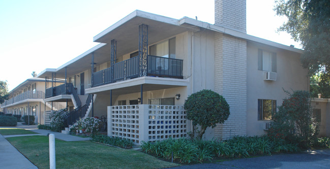 356 Badillo St in Covina, CA - Foto de edificio - Building Photo