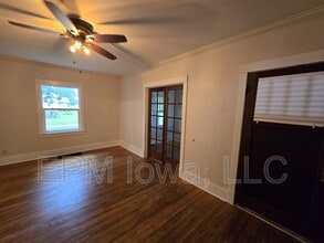 2064 Independence Ave in Waterloo, IA - Building Photo - Building Photo