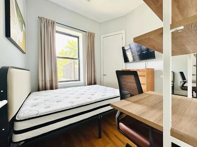 Furnished room/NOT APARTMENT, Unit 2F in Brooklyn, NY - Building Photo - Building Photo