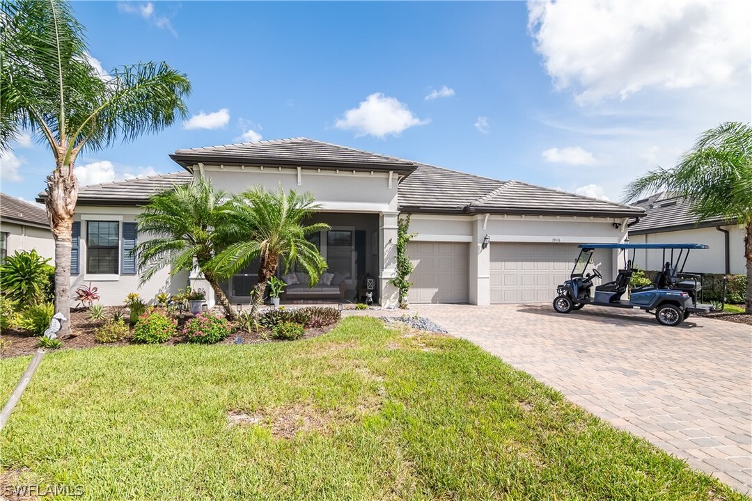 19116 Elston Wy in Estero, FL - Foto de edificio