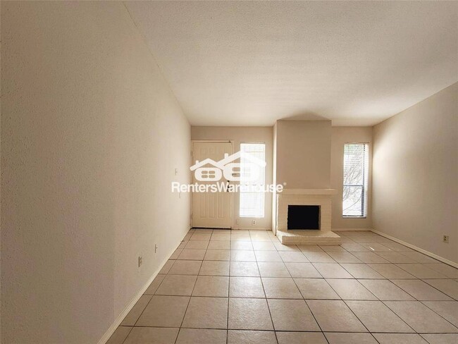2110 Wilcrest Dr in Houston, TX - Building Photo - Building Photo