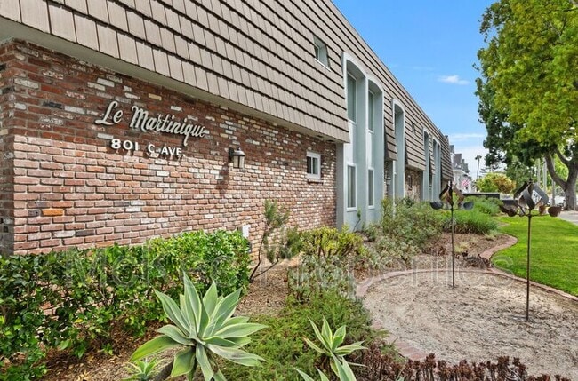 801 C Ave in Coronado, CA - Building Photo - Building Photo