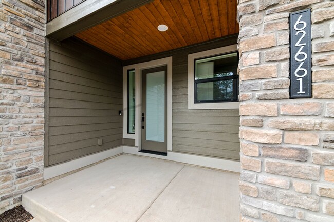 62661 McClain Dr in Bend, OR - Building Photo - Building Photo