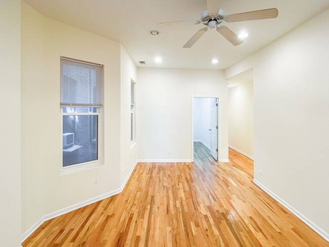 2602 N Racine Ave, Unit 1 in Chicago, IL - Foto de edificio - Building Photo