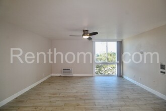 3050 Rue D’Orleans in San Diego, CA - Foto de edificio - Building Photo