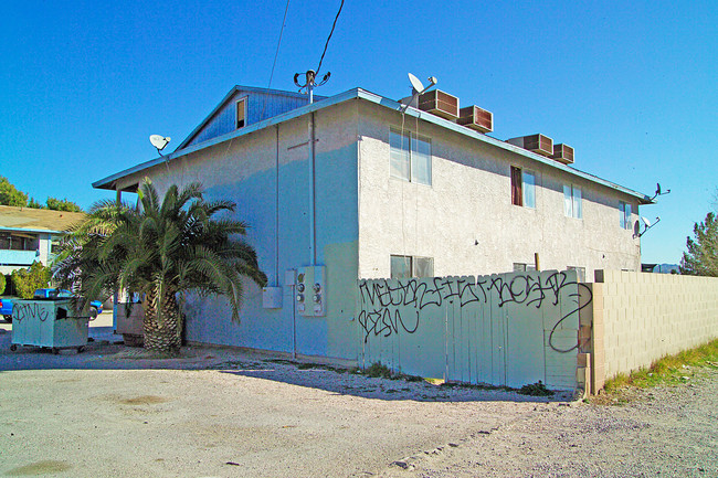 2240 N Pecos Rd in Las Vegas, NV - Foto de edificio - Building Photo