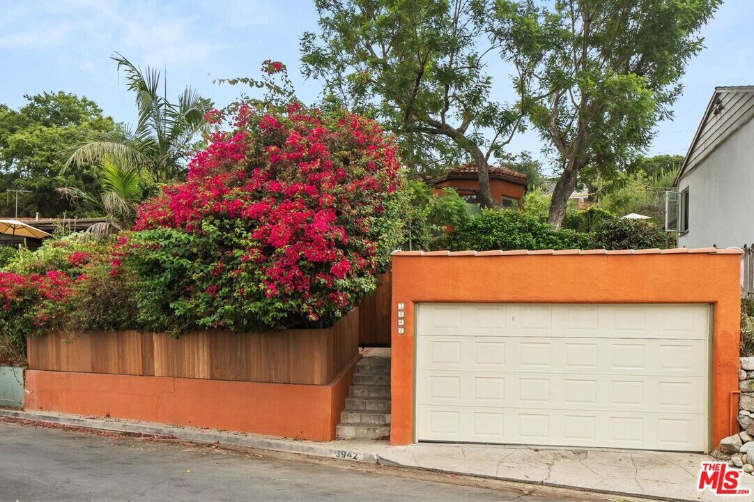 3942 Scandia Way in Los Angeles, CA - Building Photo