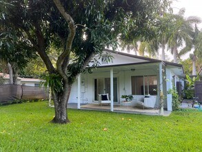 1580 NE 139th St in North Miami, FL - Building Photo - Building Photo