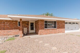 Spacious 3 Bedroom Home with Solar Panels and a Pool in Alamogordo, NM - Building Photo