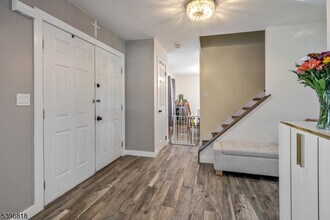 18 Lisa Dr in Mt. Olive, NJ - Building Photo - Building Photo