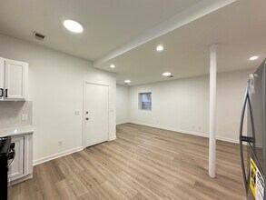 1042 N Kedzie Ave, Unit J08P in Chicago, IL - Foto de edificio - Building Photo