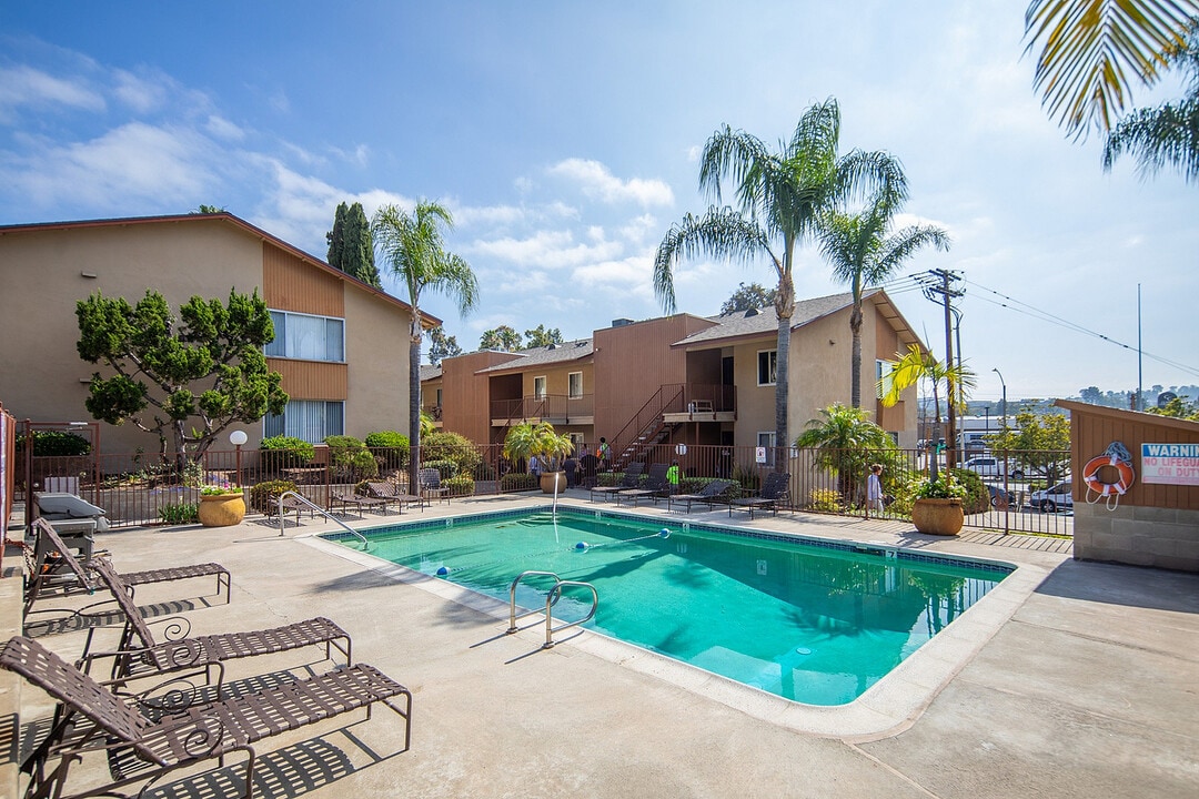 The Fletcher in La Mesa, CA - Foto de edificio