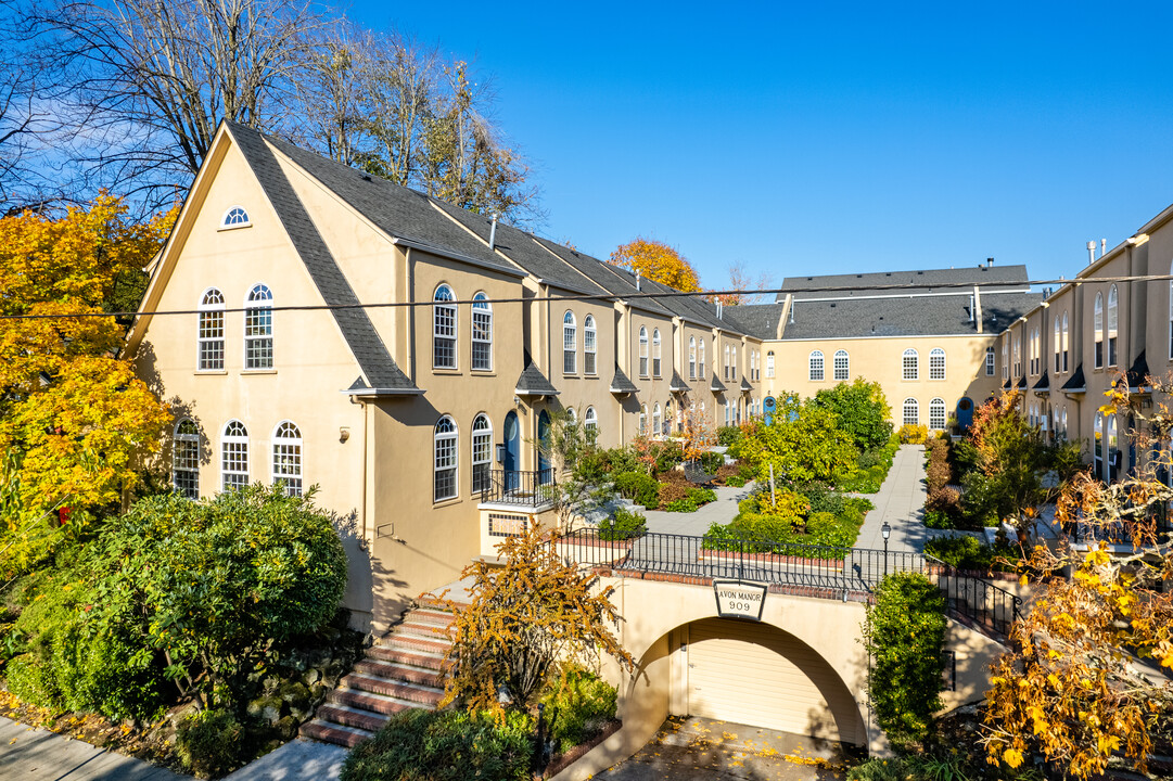 Avon Manor in Portland, OR - Foto de edificio