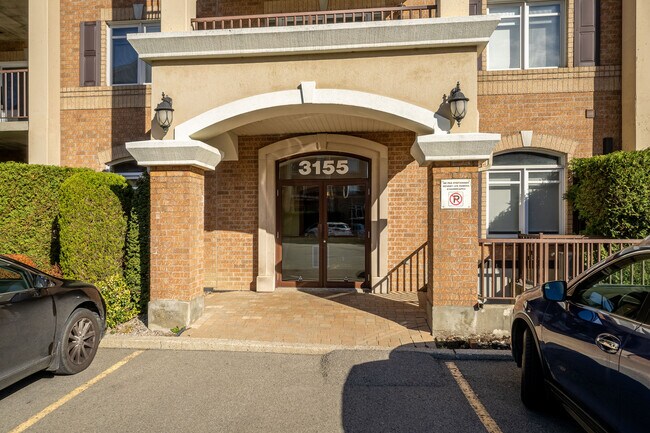 3155 Ernest-Hemingway Av in St. Laurent, QC - Building Photo - Building Photo