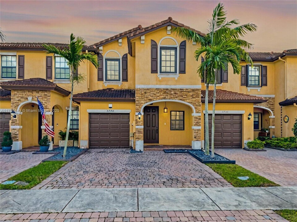 3740 NE 3rd Ct in Homestead, FL - Building Photo