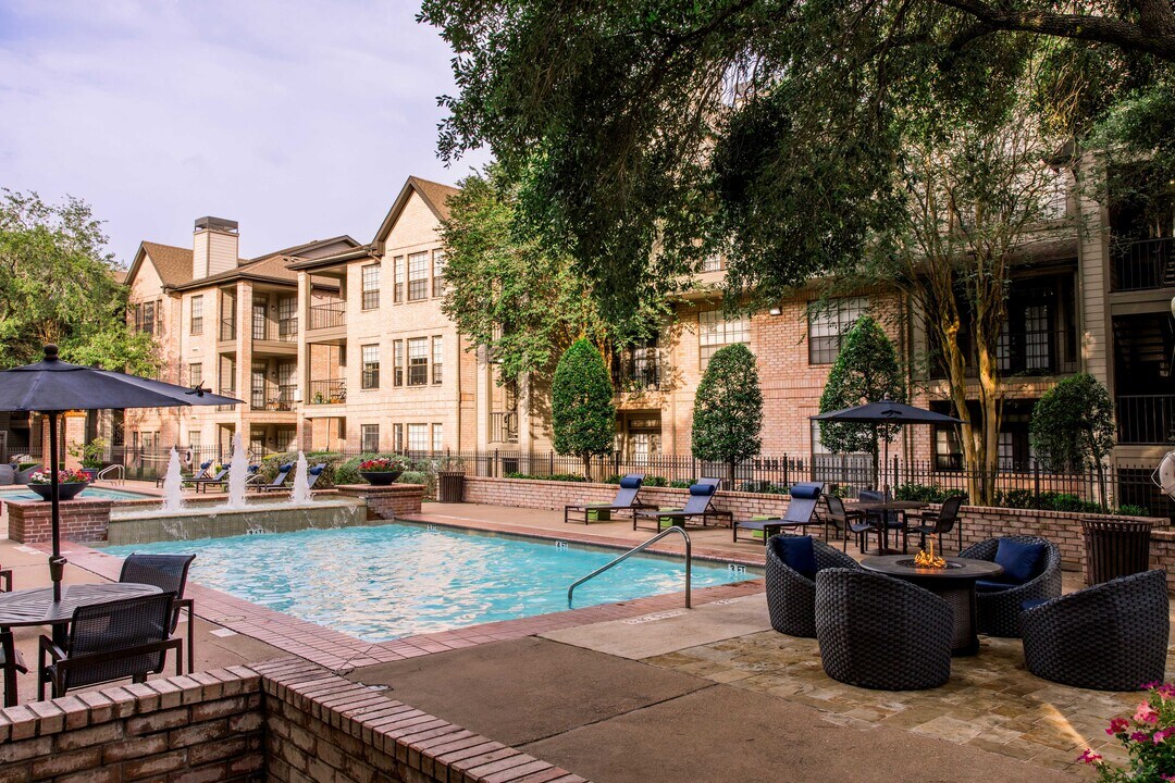 Greenbriar Park in Houston, TX - Foto de edificio
