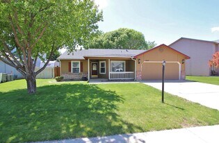 2624 Manchester Dr in Caldwell, ID - Building Photo