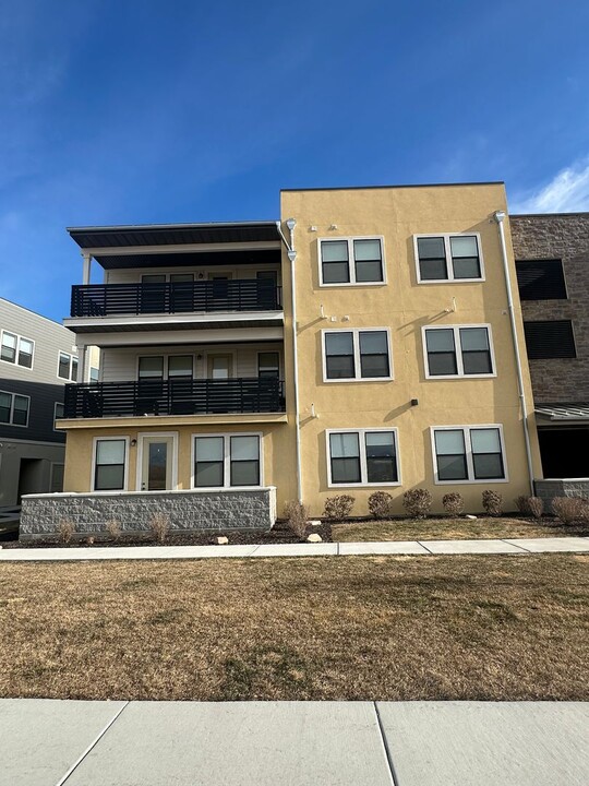 8358 Sky Mirror Ln in Midvale, UT - Building Photo