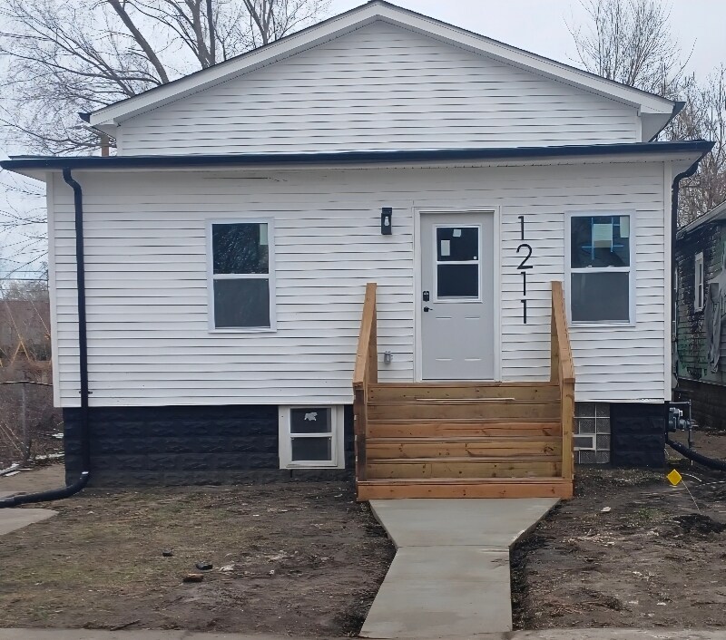 1211 Rutledge St, Unit 1 in Gary, IN - Building Photo