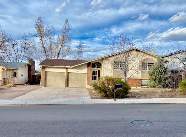 property at 2550 Roundtop Dr