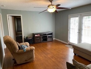 8321 Madison Ave in Kansas City, MO - Building Photo - Building Photo