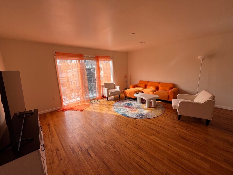 305-305 W Runyon St in Newark, NJ - Building Photo