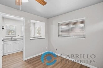 2110 Bacon St in San Diego, CA - Building Photo - Building Photo