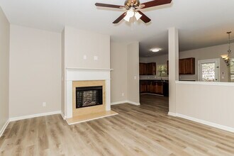 262 Stillwood Dr in Newnan, GA - Foto de edificio - Building Photo