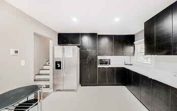 2565 Lantern Ln in Atlanta, GA - Building Photo - Building Photo