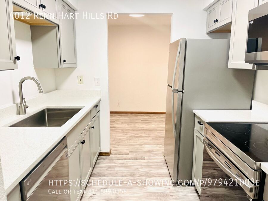 4012 Renn Hart Hills in Loves Park, IL - Building Photo