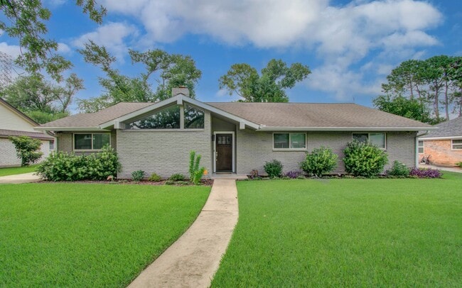 9818 Emnora Ln in Houston, TX - Building Photo - Building Photo