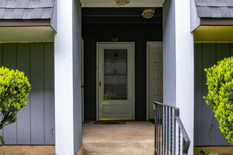 Clusters of Lexton in Maple Shade, NJ - Foto de edificio - Building Photo