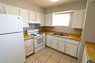 1741 E Pepper Cir-Unit -4 in Mesa, AZ - Building Photo - Building Photo