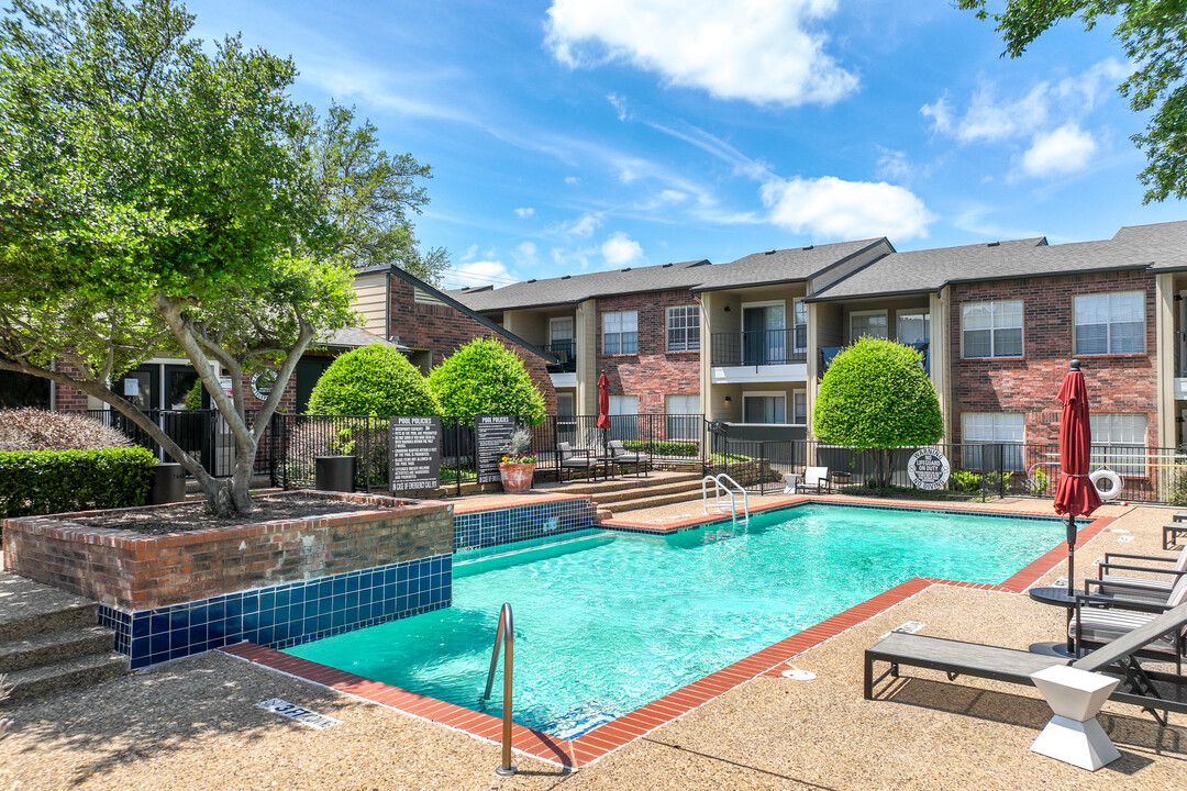 Shiloh Oaks in Garland, TX - Building Photo